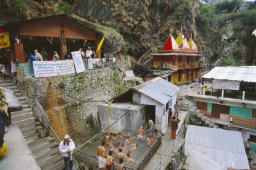 ヤムノトリ寺院