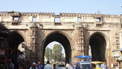 Teen Darwaza