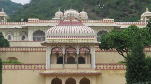 Palais et jardin de Sisodia Rani 