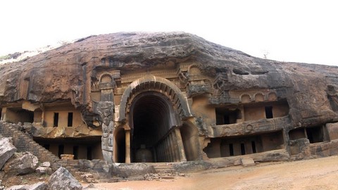 कार्ला गुफाएं