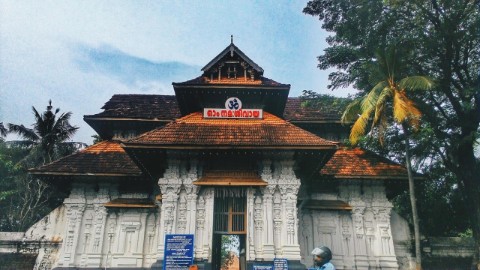 バダクムナタン寺院