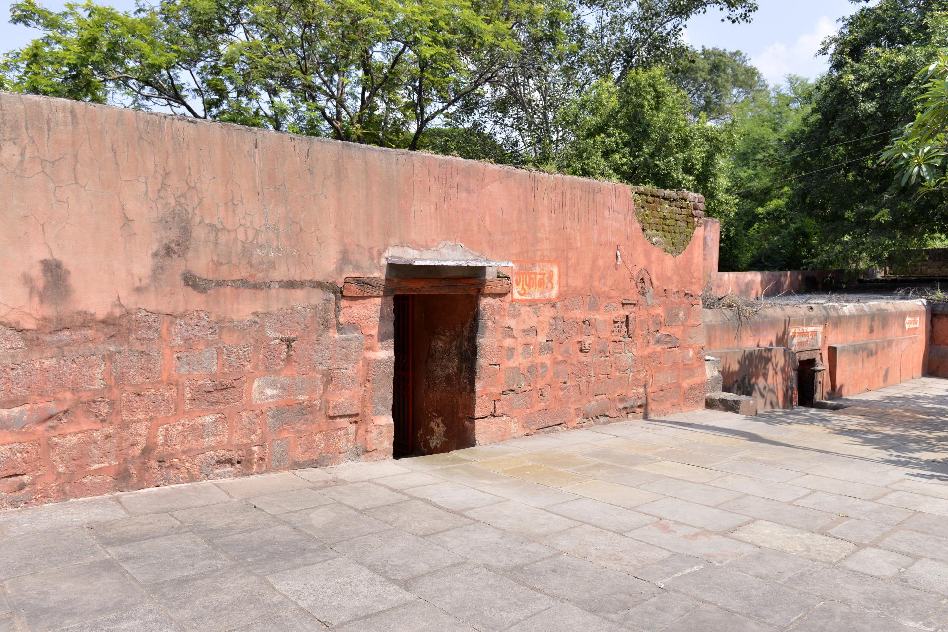 婆利睹梨诃利洞穴(Bhartrihari Caves)