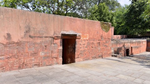 婆利睹梨诃利洞穴(Bhartrihari Caves)