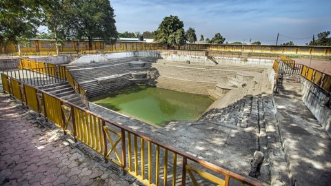 戈默蒂水池(Gomti Kund)